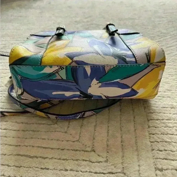 Guess purse - Picture 7 of 9